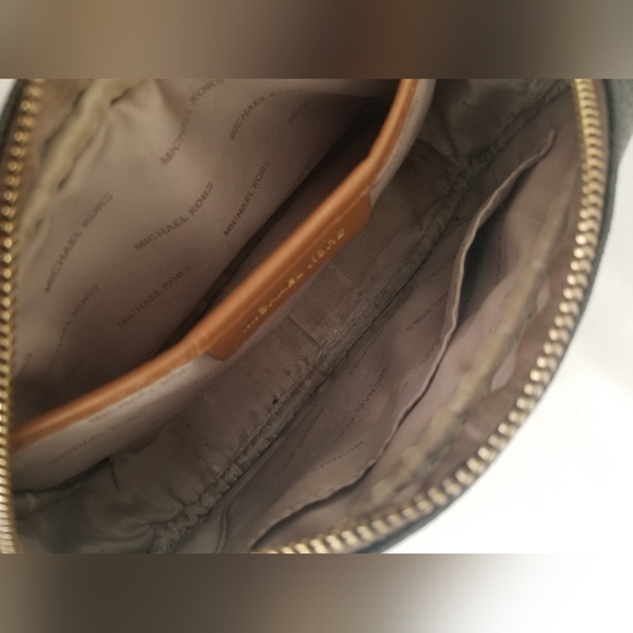 ❌ Sold ❌ Michael Kors crossbody - Picture 5 of 8